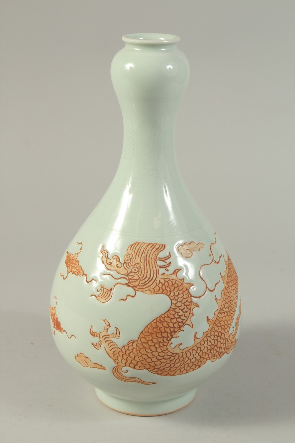 A CHINESE PORCELAIN 'GARLIC HEAD' DRAGON VASE. 28cms high.