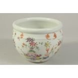 A CHINESE FAMILLE ROSE PORCELAIN JAR. 16cms diameter.