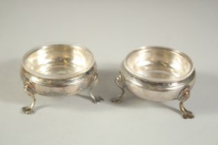 A PAIR OF GEORGE III CIRCULAR SILVER SALTS on three pad feet. London 1790.