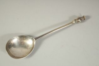 A GEORGIAN SILVER SEAL TOP SPOON