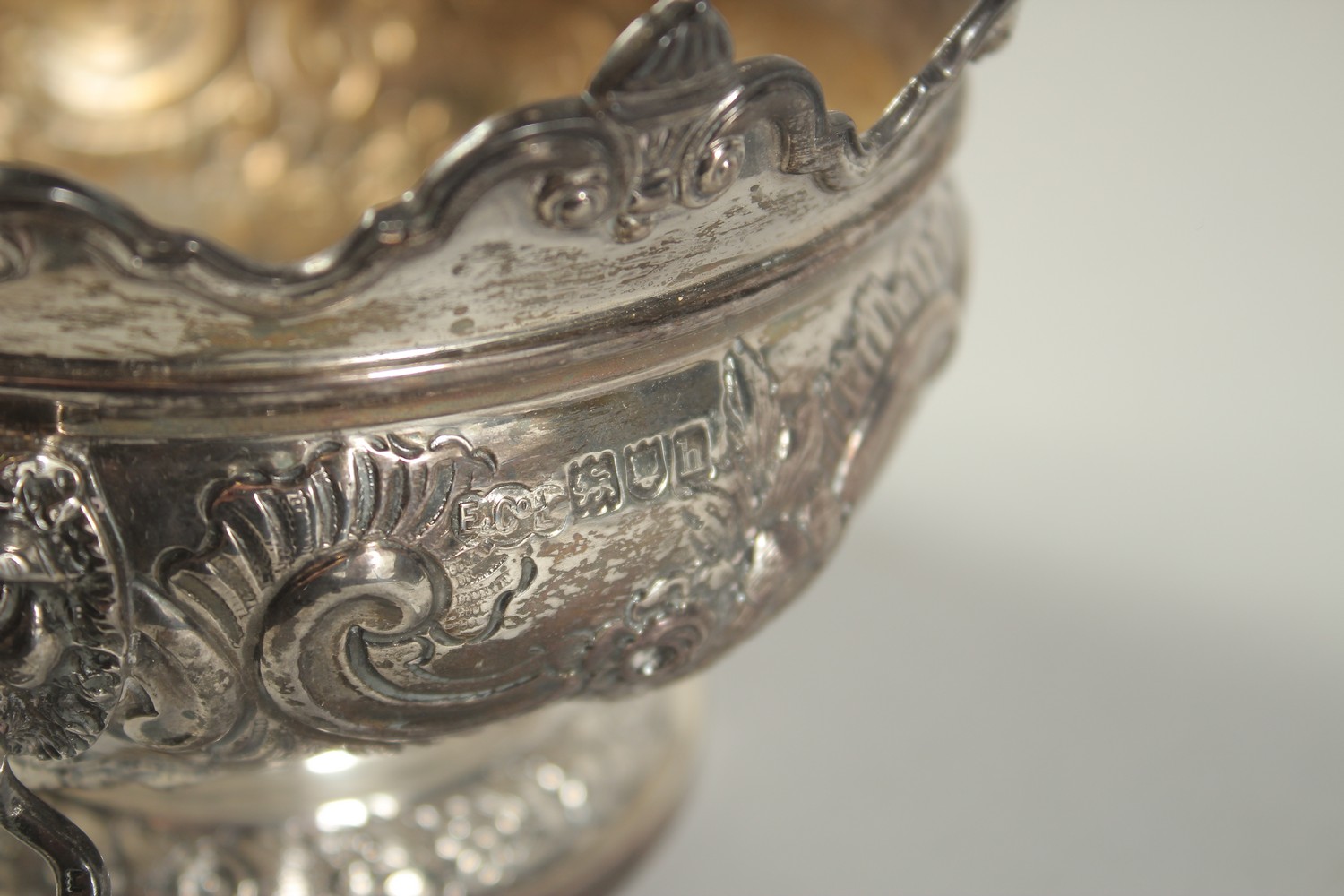 A GOOD SMALL SILVER MONTEITH BOX with repousse decoration and lion ring handles. 5.25ins diameter. - Image 7 of 7