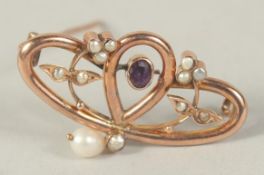 AN ART NOUVEAU 9CT ROSE GOLD NATURAL PEARL AND AMETHYST BAR BROOCH.