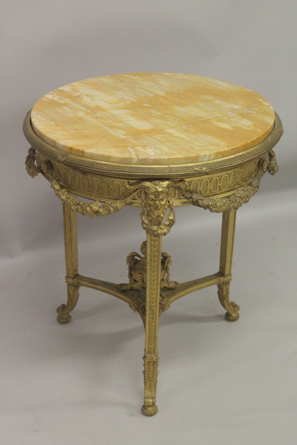 A GOOD EARLY / MID CENTURY CONTINENTAL ORMOLU AND MARBLE GUERIDON with a circular Giallo Siena - Bild 2 aus 4