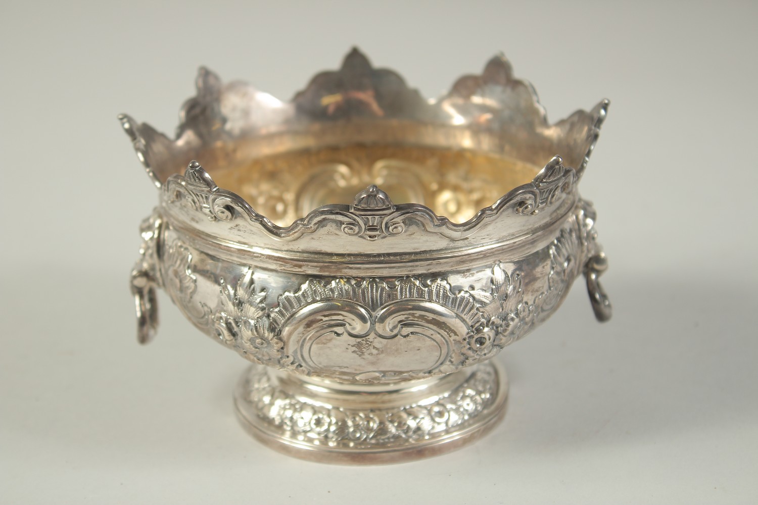 A GOOD SMALL SILVER MONTEITH BOX with repousse decoration and lion ring handles. 5.25ins diameter. - Image 3 of 7