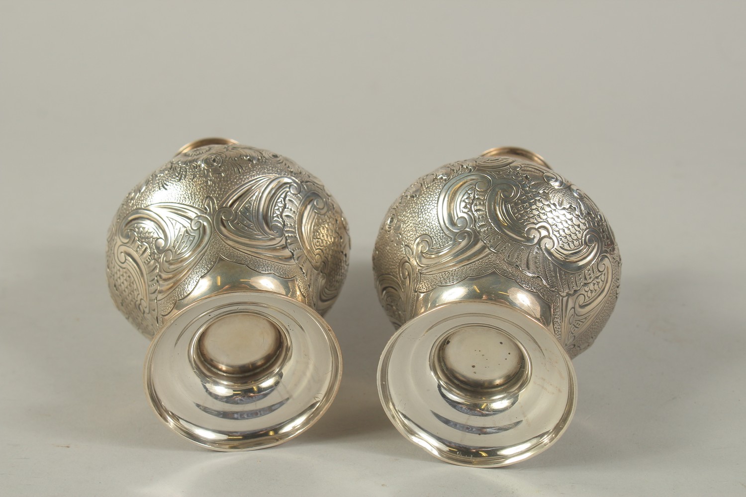 A PAIR OF VICTORIAN SILVER SUGAR CASTERS with repousse decoration and scrolls. London 1909. Maker: - Image 4 of 4