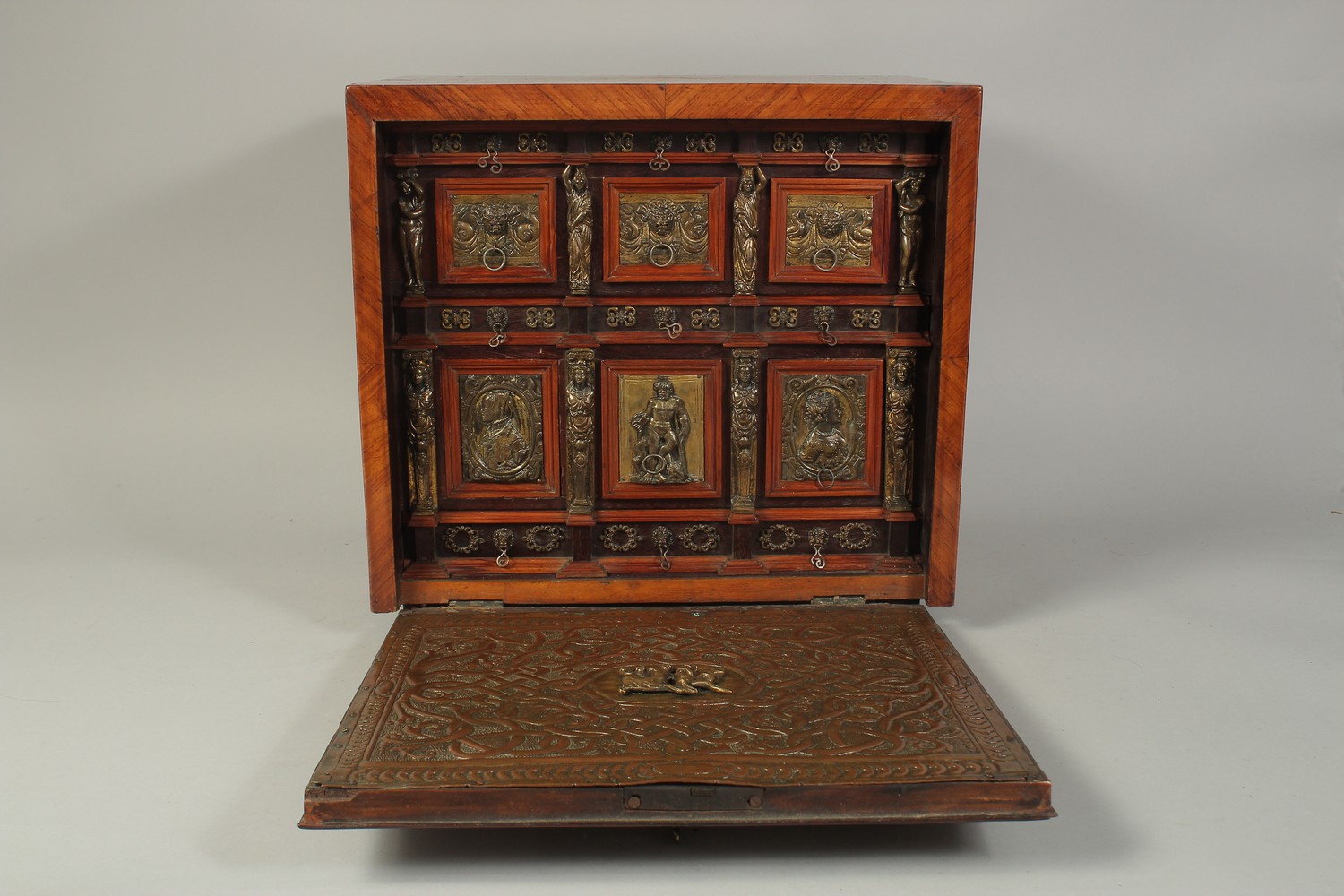 A GOOD 18TH CENTURY PORTUGUESE DESK TOP CABINET, inlaid with various coloured woods, the flap - Image 4 of 7