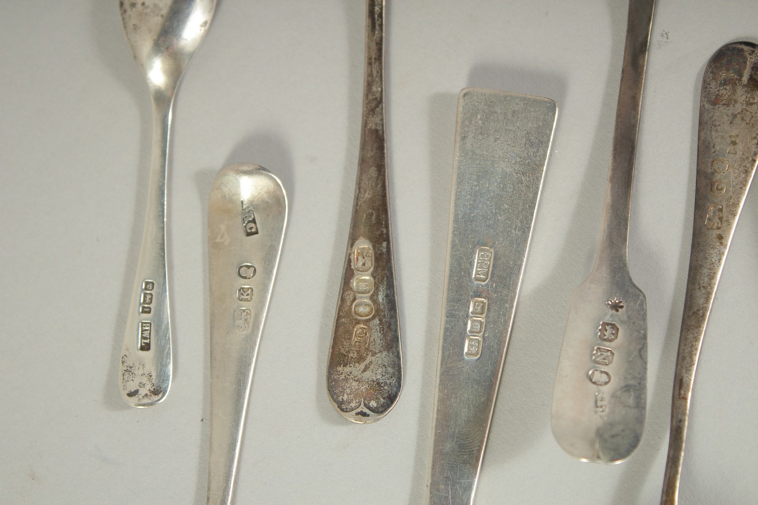 SIXTEEN VARIOUS SPOONS AND FORKS. Weight: 8ozs. - Image 5 of 8