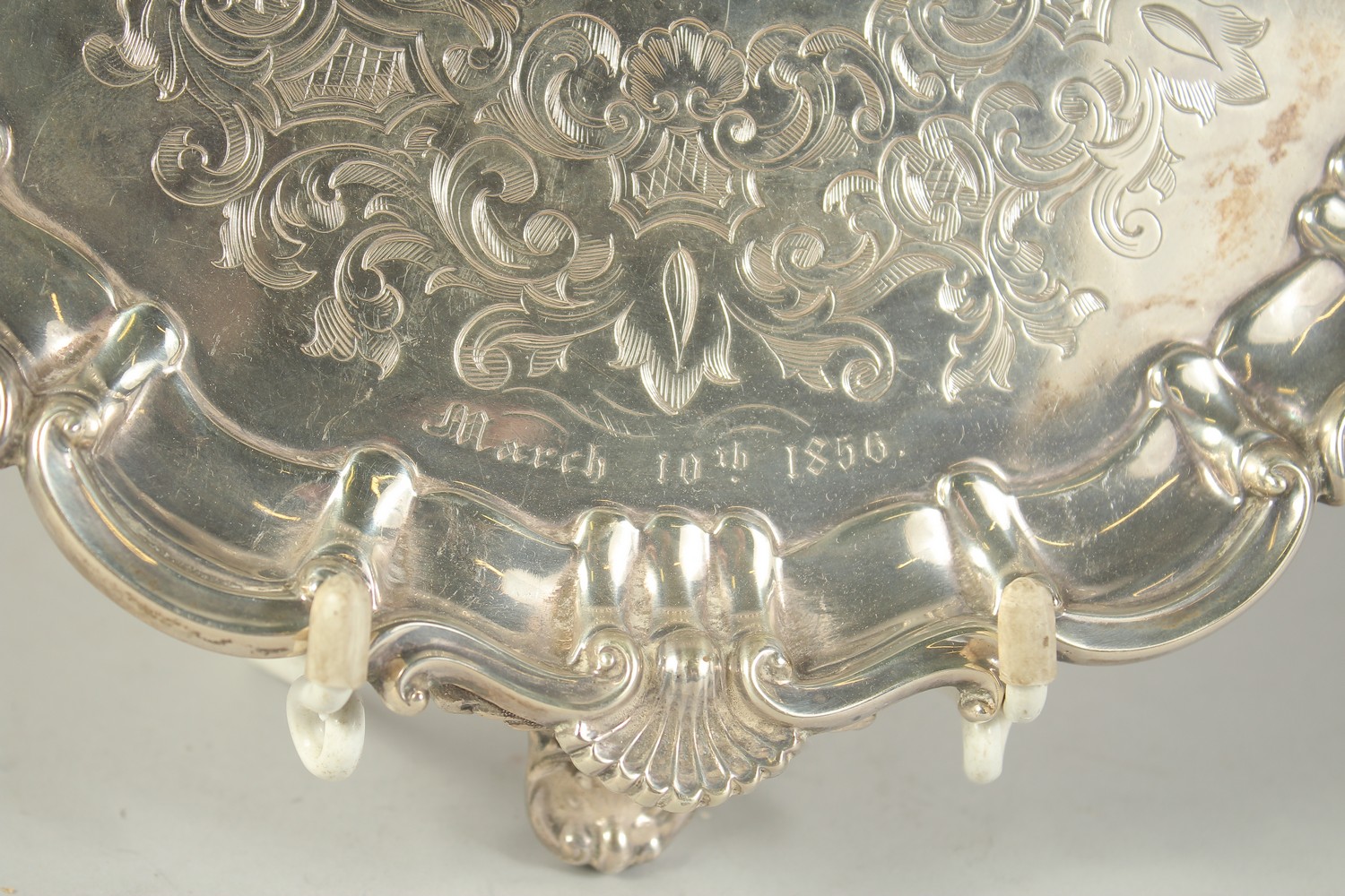 A VICTORIAN SILVER PIE CRUST SALVER with shell border on three curving feet, 8.75ins diameter. - Image 4 of 6