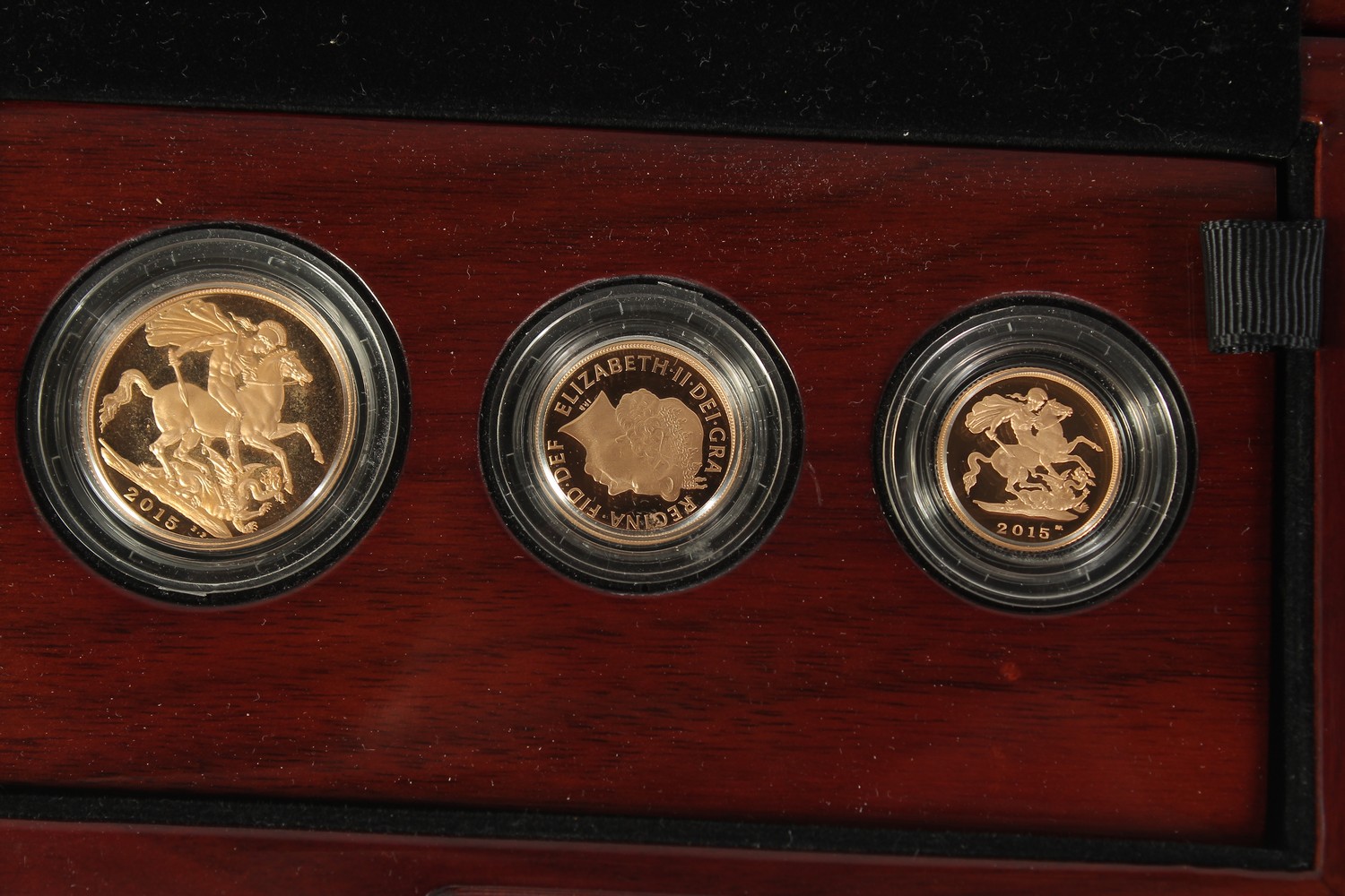 THE ROYAL MINT. THE SOVEREIGN 2015 THREE COIN, PREMIUM GOLD PROOF COIN SET. No. 006. Double - Image 2 of 4