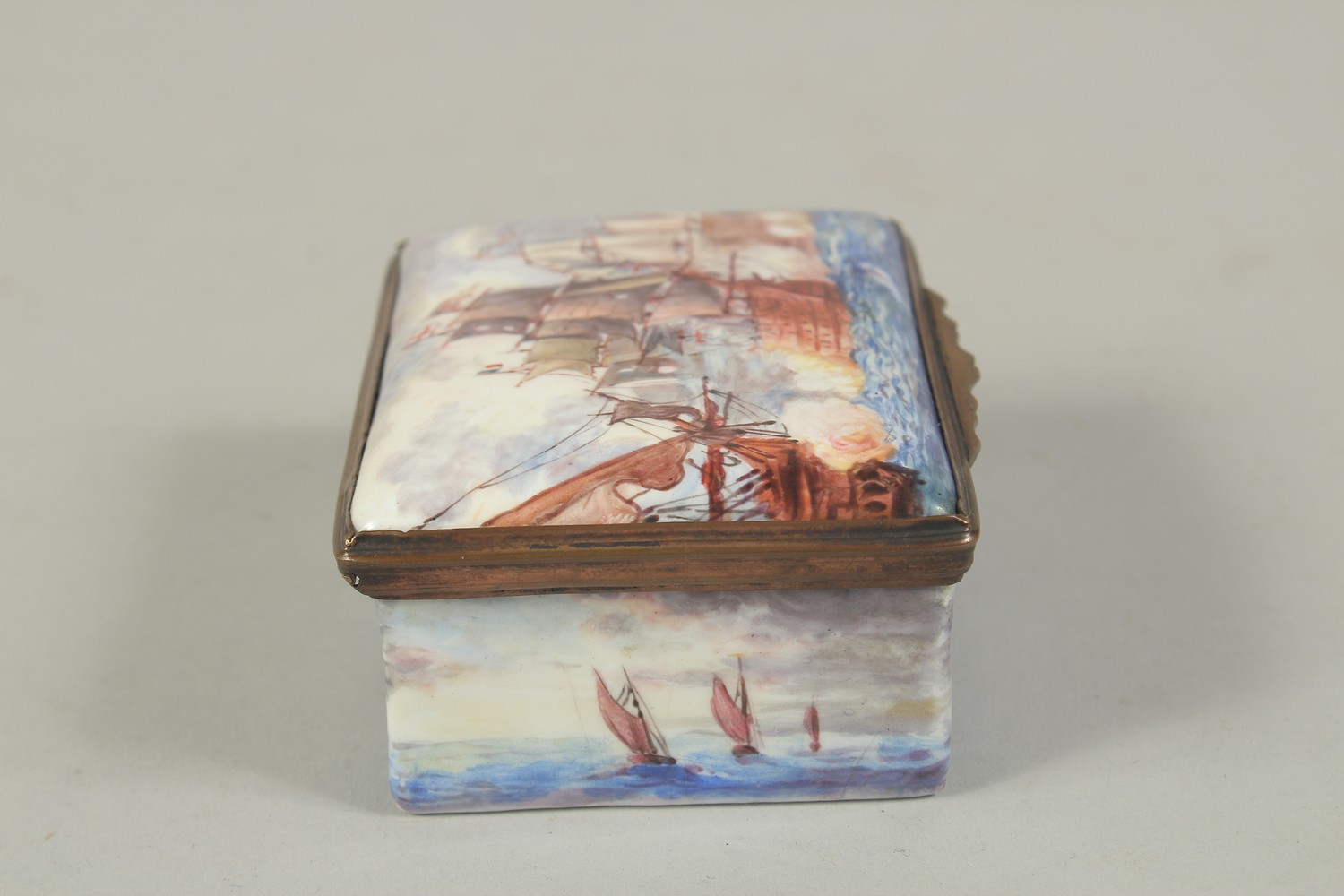 A GOOD 19TH CENTURY LORD NELSON PORCELAIN BOX the lid with a battle scene, the sides with a seascape - Image 3 of 7