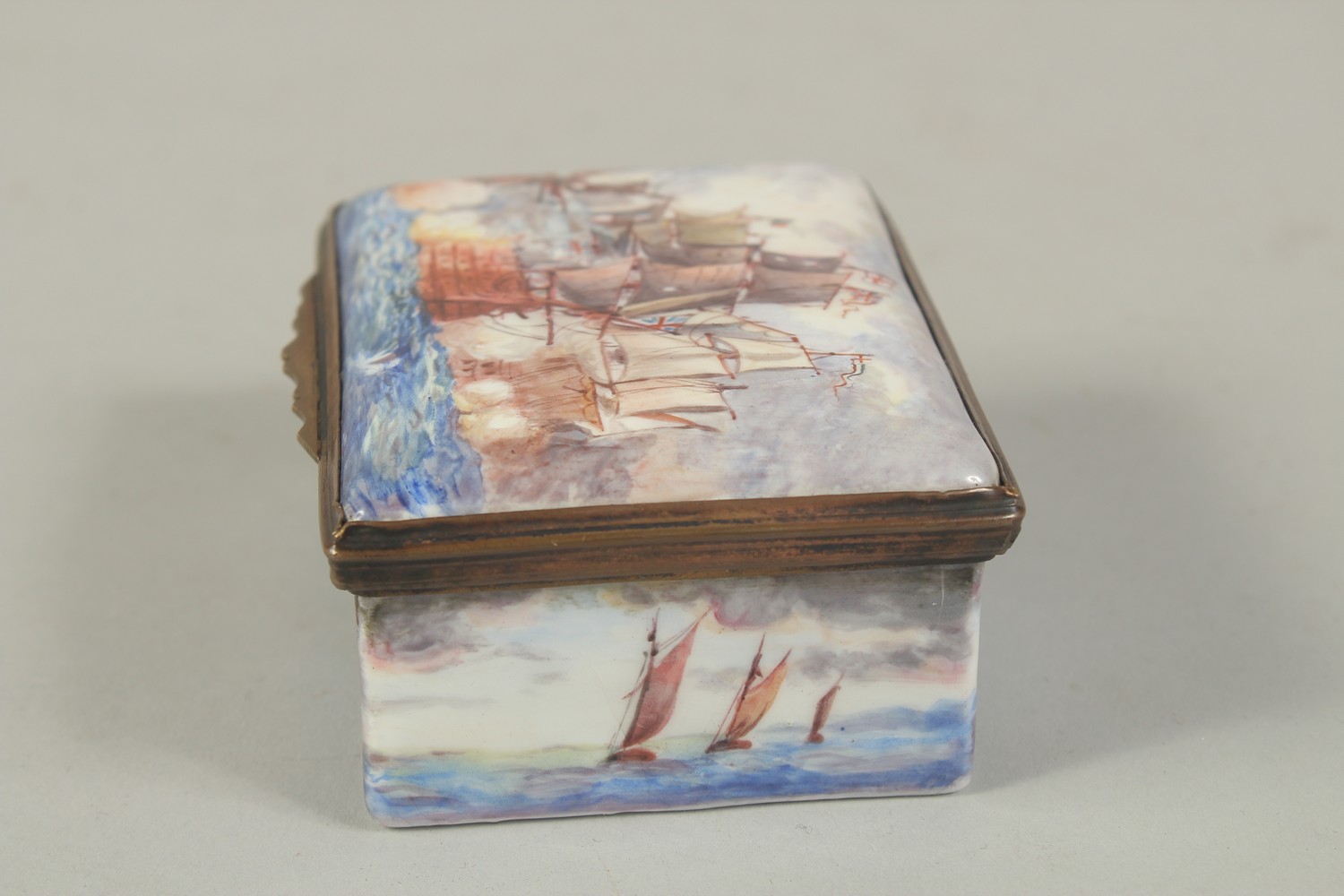 A GOOD 19TH CENTURY LORD NELSON PORCELAIN BOX the lid with a battle scene, the sides with a seascape - Image 5 of 7