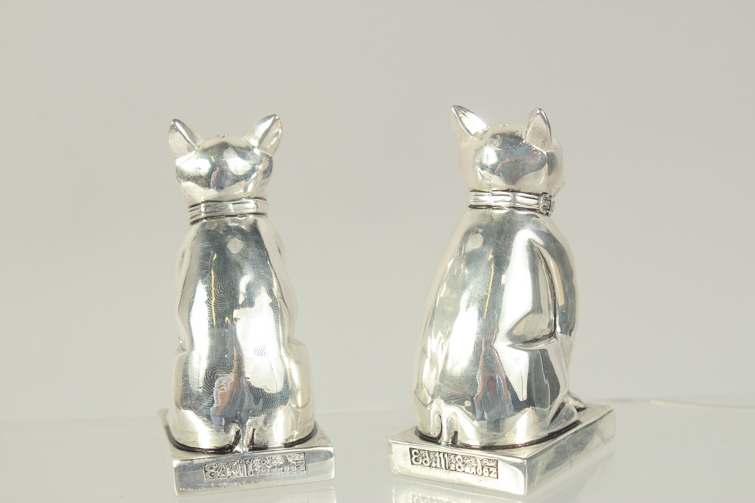 A PAIR OF SILVER PLATED BULL DOG SALT AND PEPPERS. - Image 2 of 3