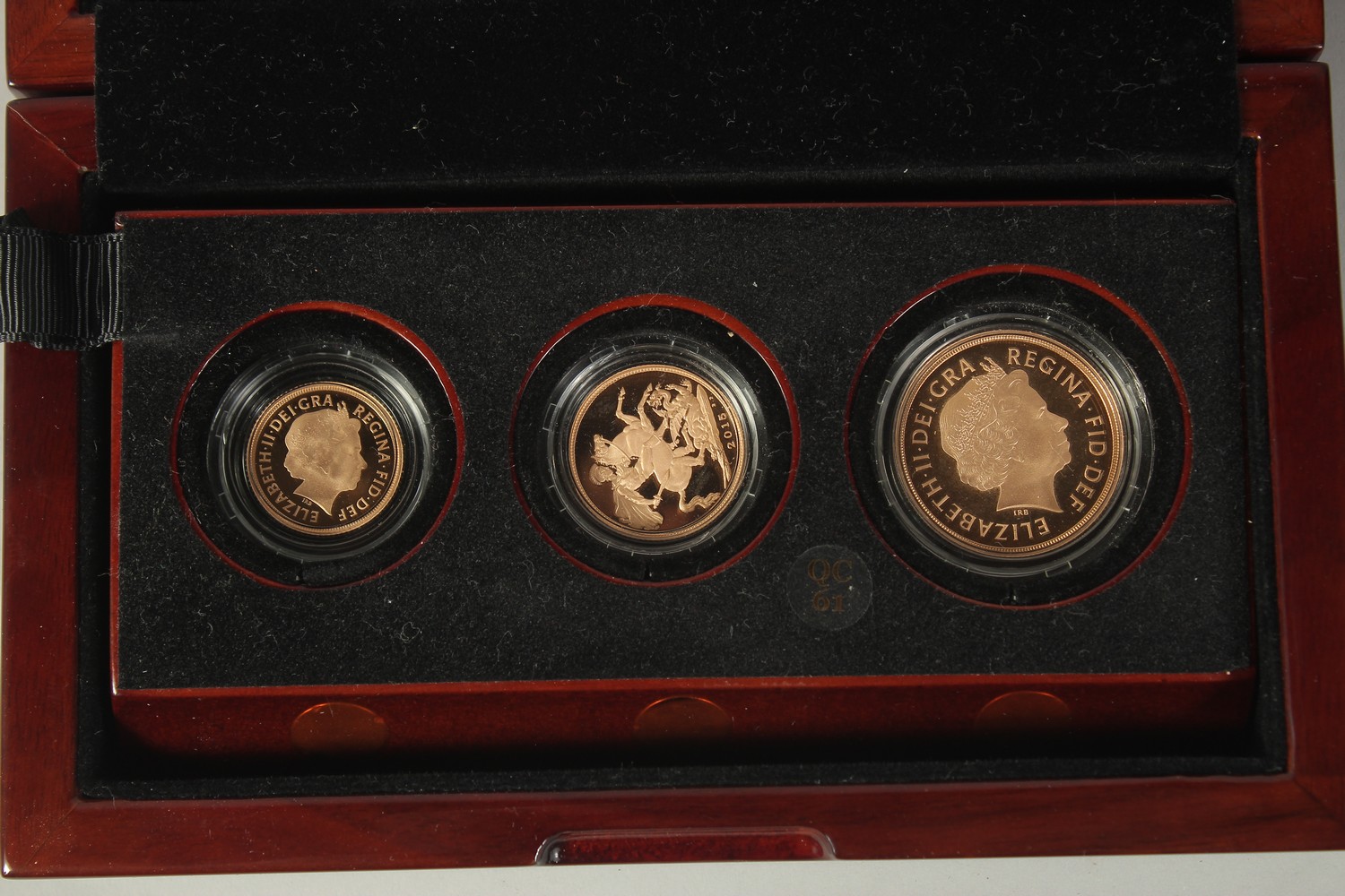 THE ROYAL MINT. THE SOVEREIGN 2015 THREE COIN, PREMIUM GOLD PROOF COIN SET. No. 006. Double - Image 3 of 4