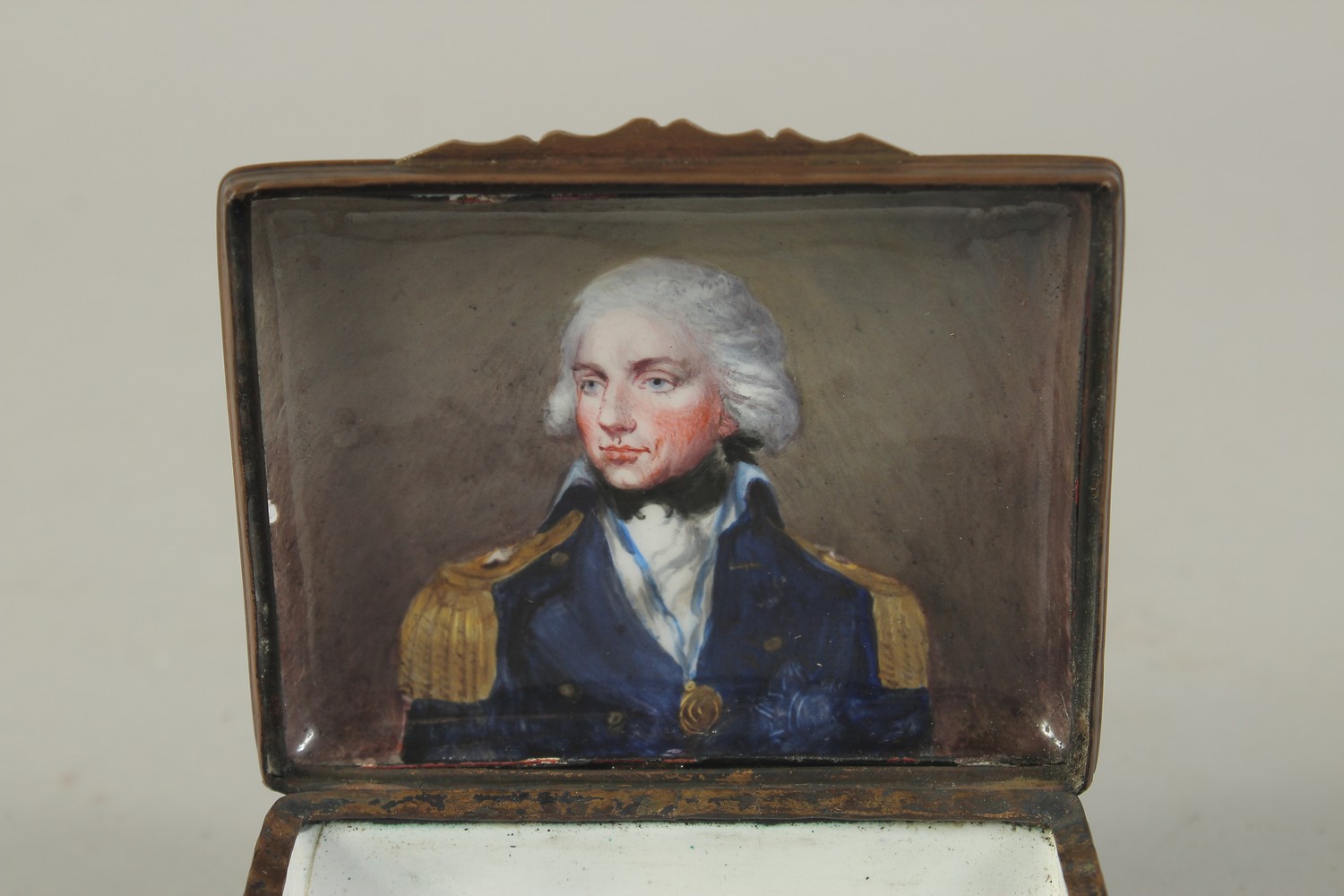 A GOOD 19TH CENTURY LORD NELSON PORCELAIN BOX the lid with a battle scene, the sides with a seascape - Image 6 of 7