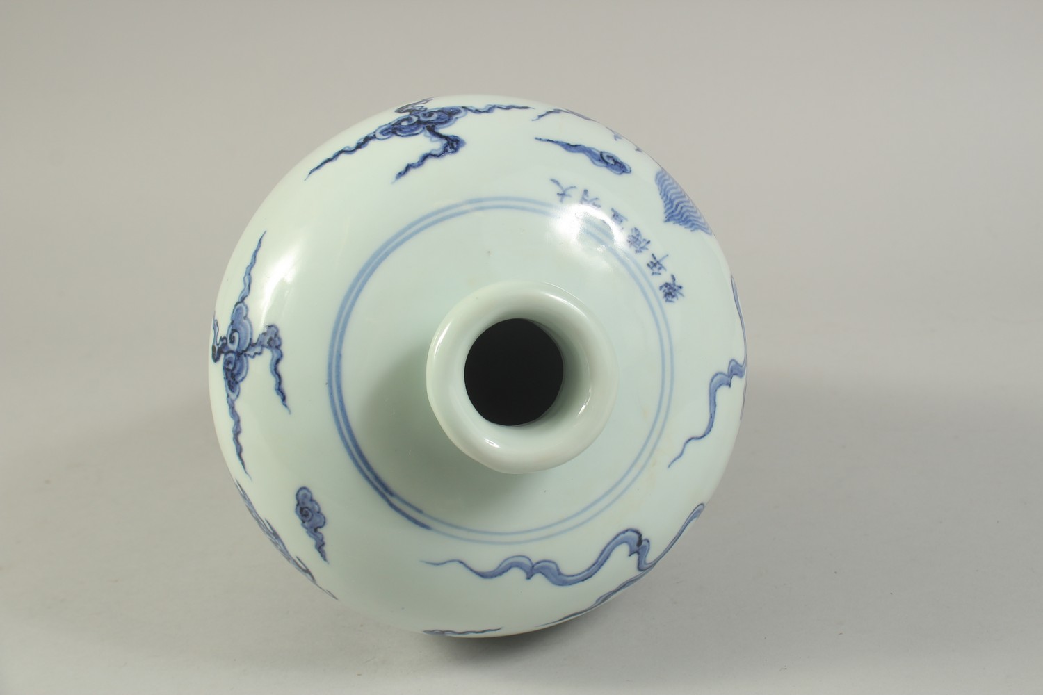 A CHINESE BLUE AND WHITE DRAGON MEIPING VASE. 29.5cms high. - Image 3 of 4