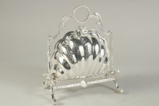 A SHELL SHAPED SILVER PLATED CHEESE AND BISCUIT BOX.