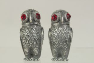 A PAIR OF OWL SILVER PLATED SALT AND PEPPERS.2.75ins.