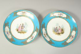 A PAIR OF 18TH CENTURY SEVRES CIRCULAR PORCELAIN PLATES, the blue borders decorated in gilt, with