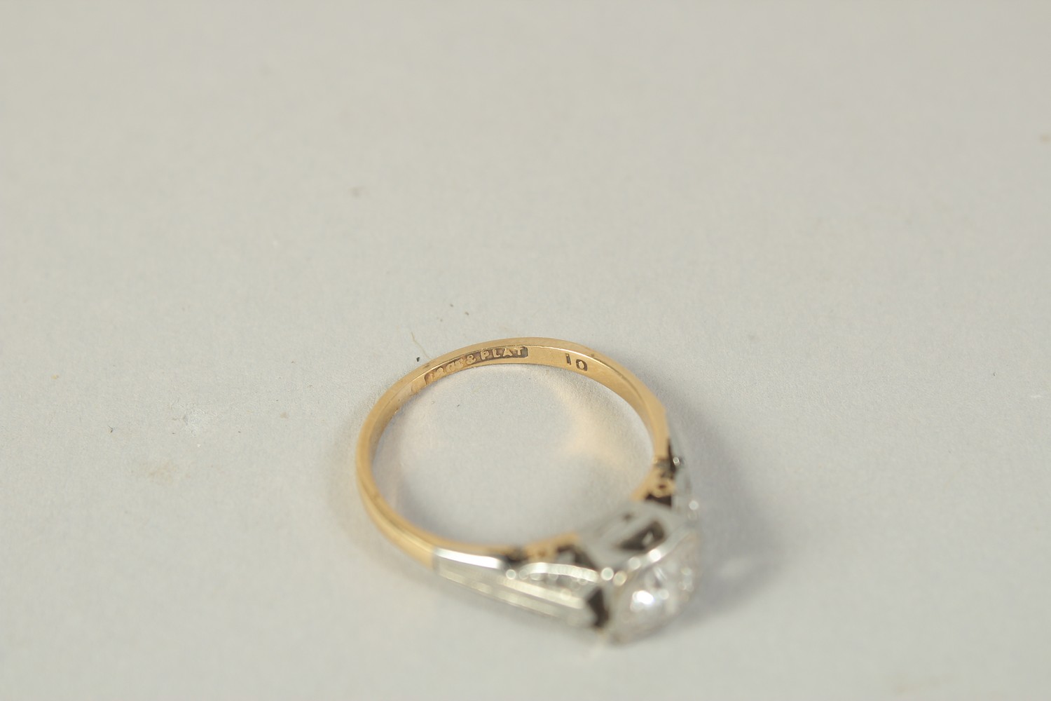 AN 18CT GOLD AND PLATINUM EDWARDIAN DIAMOND SINGLE STONE RING. - Image 3 of 3