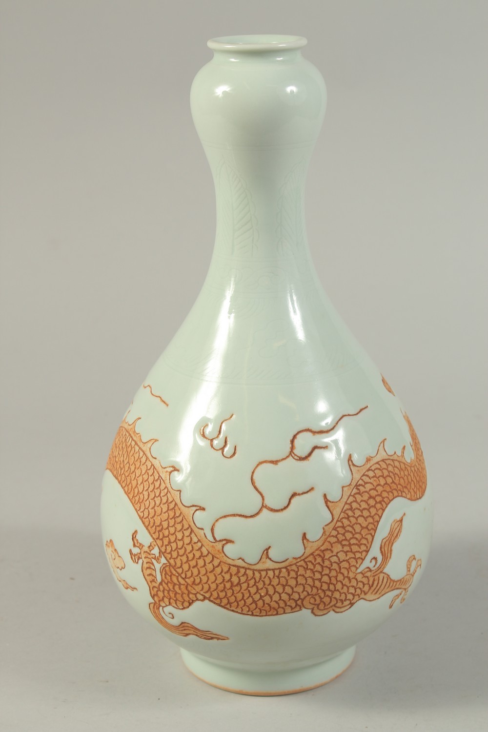 A CHINESE PORCELAIN 'GARLIC HEAD' DRAGON VASE. 28cms high. - Image 2 of 4