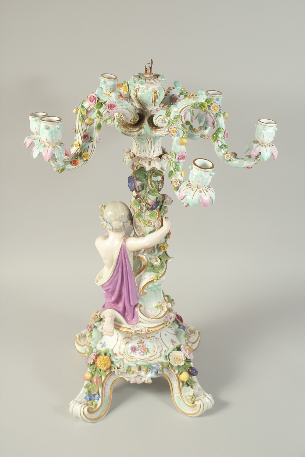 A SUPERB MEISSEN PORCELAIN CANDELABRA MUDEL VON ERNST, AUGUST LEUTERITZ.1862 -1885. The stem with - Image 4 of 4