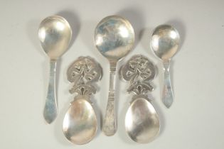 FIVE VARIOUS GOTHIC STYLE SILVER SPOONS. Weight: 7gms.