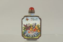 A CHINESE ENAMEL SNUFF BOTTLE AND STOPPER. 2.75cms.