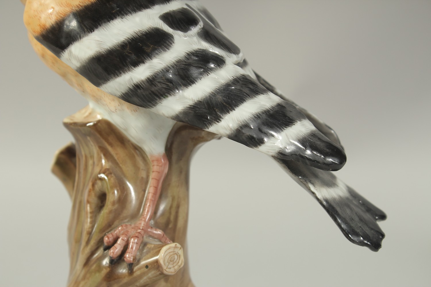 A MEISSEN HOOPOE, first modelled by Joachim Kaendler. Circa. 1840. 31.2cm high. Cross sword mark - Image 4 of 11