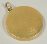 A 15CT GOLD CIRCULAR LOCKET. Dated, 1908. Weight: 5.6gms.
