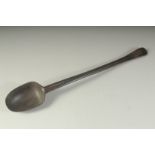 A VERY RARE 18TH CENTURY SPOON. 20ins long.