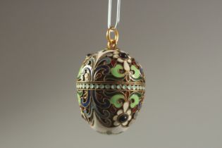 A LARGE RUSSIAN SILVER AND ENAMEL EGG PENDANT. 3.5cms. Weight: 15gms.