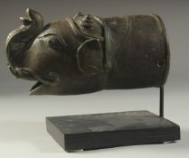 A FINE 18TH-19TH CENTURY SOUTH INDIAN BRONZE PALANQUIN TERMINAL, in the form of elephant's head,