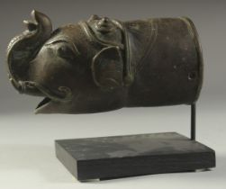 A FINE 18TH-19TH CENTURY SOUTH INDIAN BRONZE PALANQUIN TERMINAL, in the form of elephant's head,