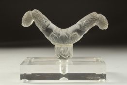A FINELY CARVED 19TH CENTURY MUGHAL INDIAN ROCK CRYSTAL CRUTCH HANDLE, mounted on a later perspex