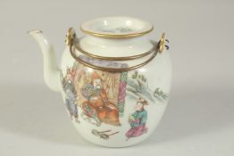 A FINE CHINESE FAMILLE ROSE PORCELAIN TEAPOT, painted with dignitaries and figures on horseback,