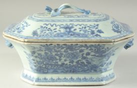 A CHINESE BLUE AND WHITE PORCELAIN TUREEN AND COVER, with two moulded beast-head handles and foliate
