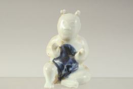 A SMALL CHINESE BLUE AND WHITE GLAZE POTTERY FIGURE, 8.5cm high.