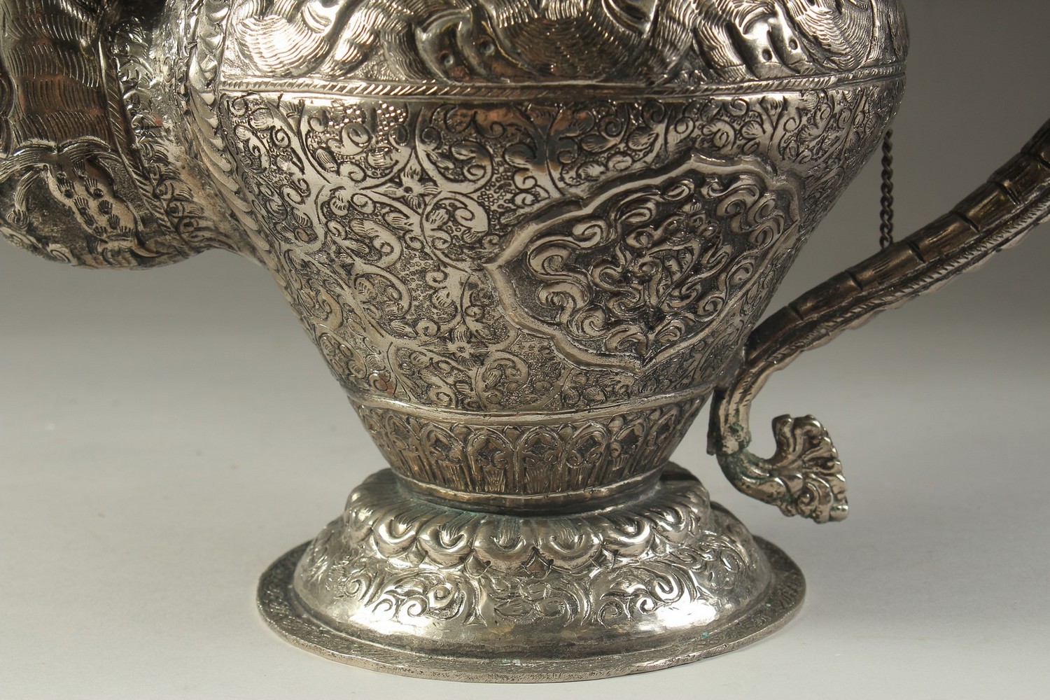 A LARGE CHINESE EMBOSSED AND ENGRAVED WHITE METAL LIDDED JUG, possibly low grade silver, decorated - Image 5 of 14