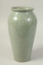 A LARGE CHINESE CELADON CRACKLE GLAZE PORCELAIN VASE, 30cm high.