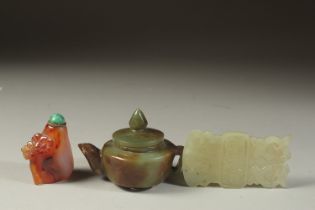 A COLLECTION OF THREE CHINESE JADE AND AGATE PIECES, including a snuff bottle, a miniature teapot,