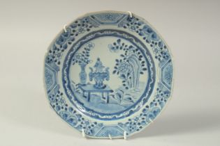 A 19TH CENTURY CHINESE BLUE AND WHITE PORCELAIN PLATE, painted with a floral vase and censer on a