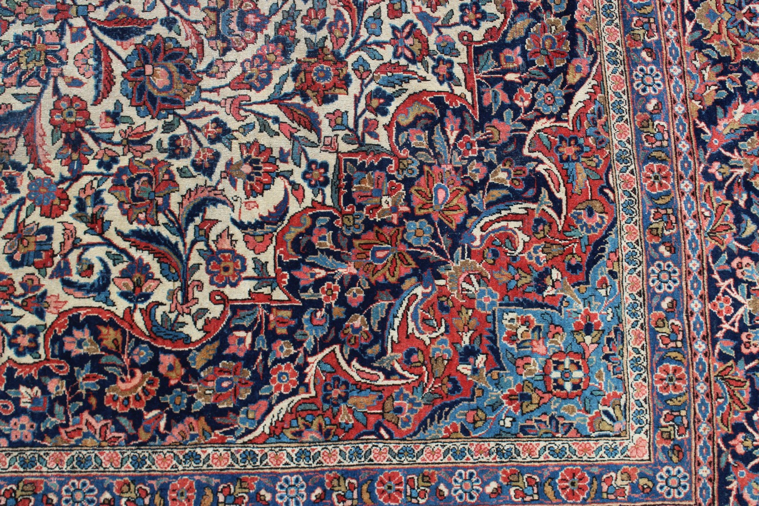 A VERY LARGE AND FINE EARLY 20TH CENTURY PERSIAN KASHAN CARPET. W268cm x L358cm - Image 3 of 5