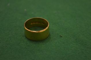 A 22ct gold wedding band, size T.