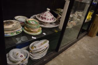 Quantity of decorative china.