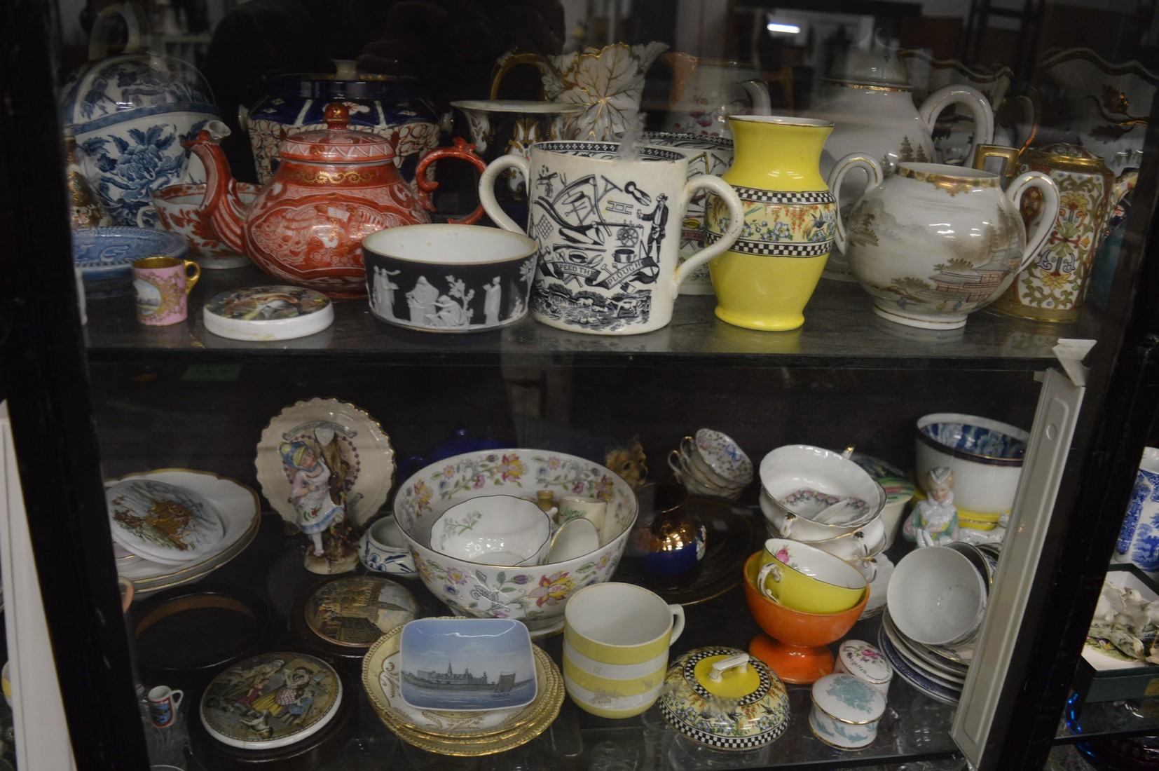 A large quantity of decorative china. - Image 3 of 4