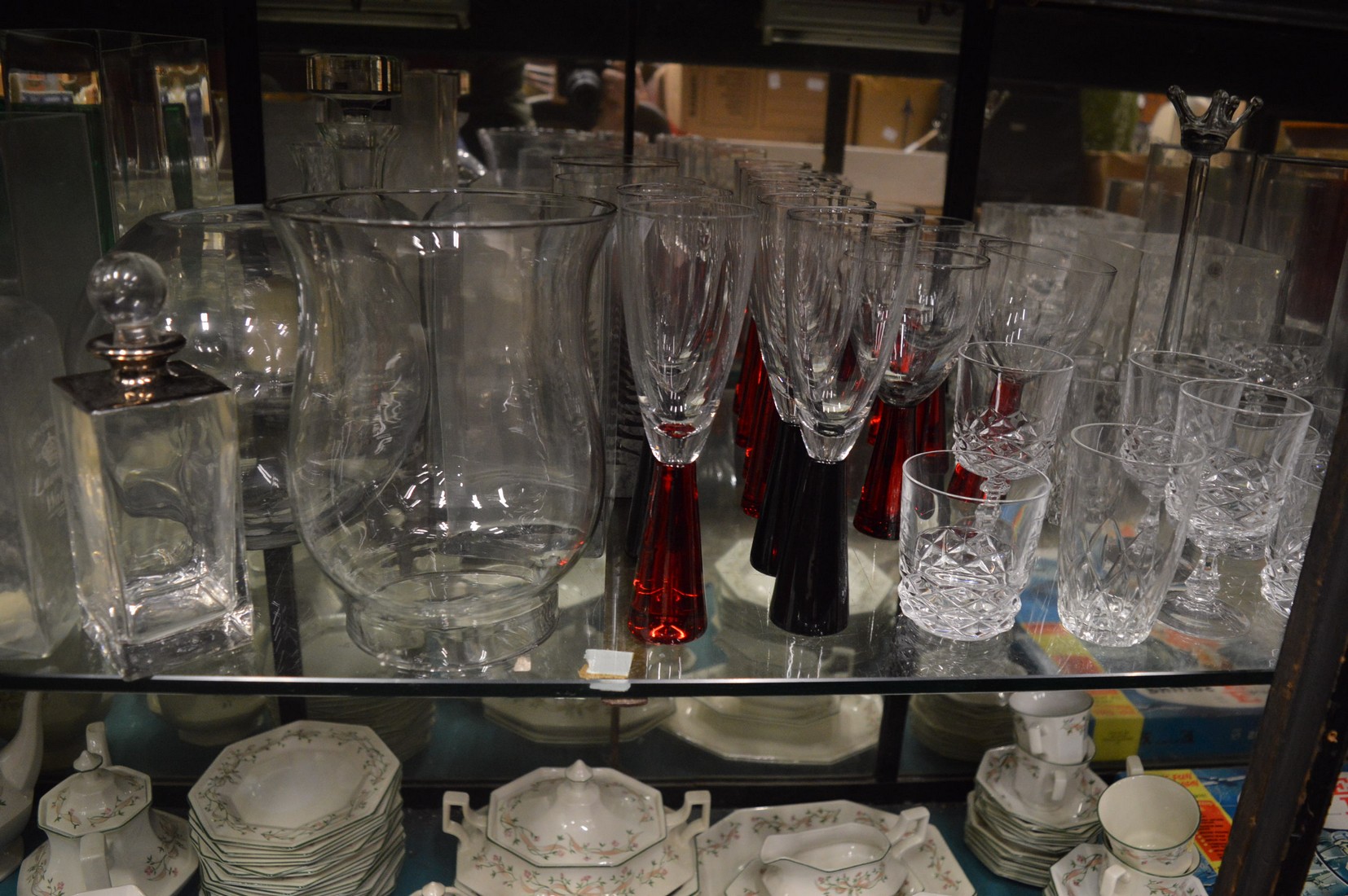 A large quantity of glassware to include numerous vases, drinking glasses etc. - Image 3 of 4