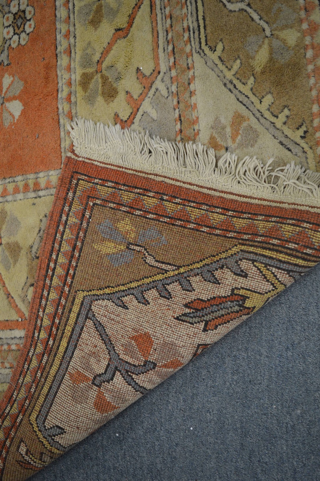 A Persian style carpet, cream and rust ground with stylised decoration 280cm x 200cm. - Image 3 of 3