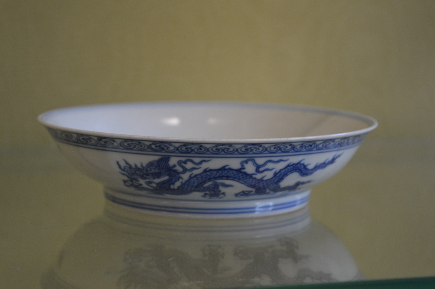 A Chinese small circular blue and white dish.