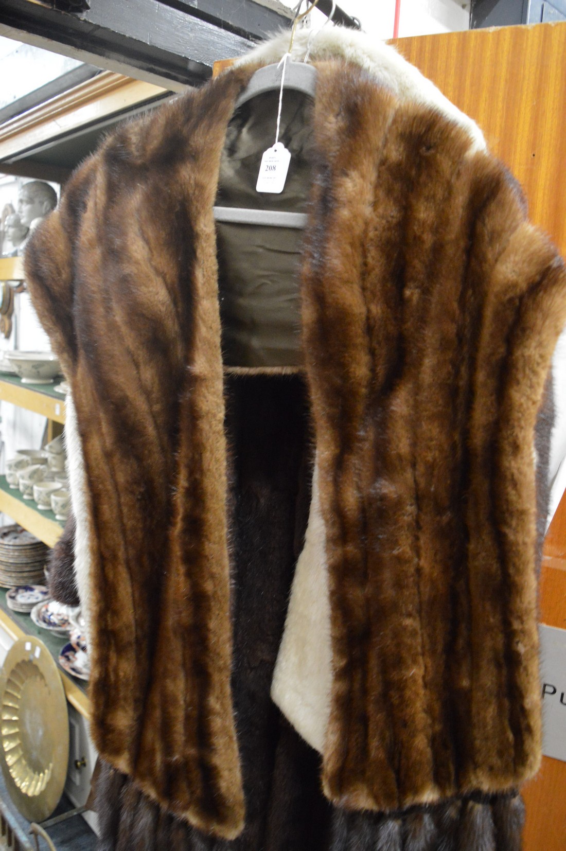 A ladies fur coat and two fur capes/stoles. - Image 4 of 4