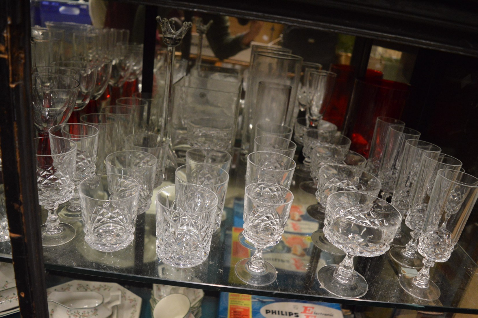 A large quantity of glassware to include numerous vases, drinking glasses etc. - Image 4 of 4